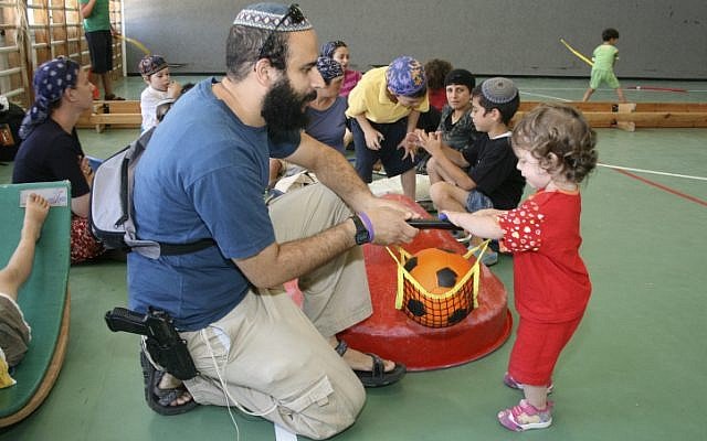 F090826GE02-640x400.jpg