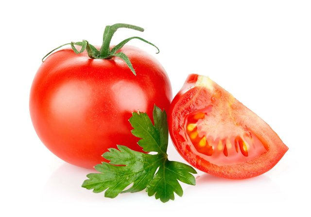 tomato_cut_parsley_white_background_78286_4917x3437.jpg