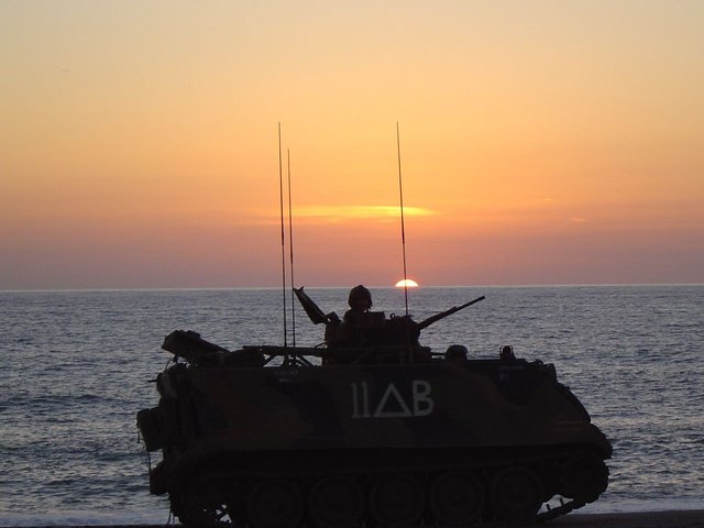 cs11b sunset and armour at Aidabaleten.jpg