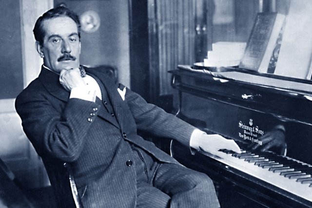 Giacomo_Puccini_pianoforte.jpg