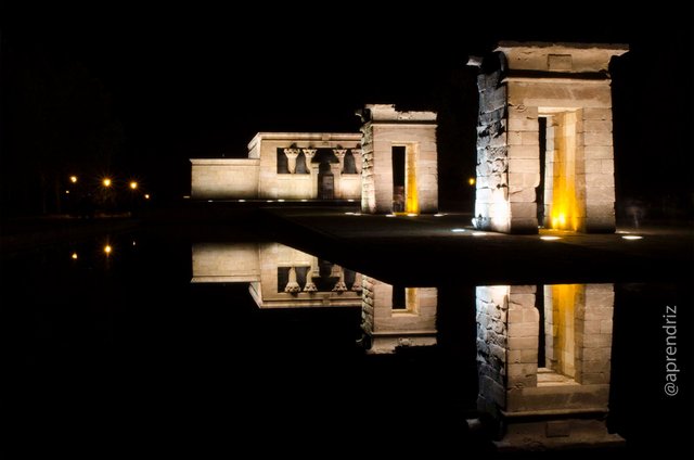 Noche en Madrid Templo debod.jpg