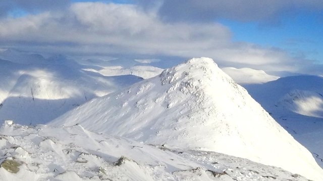31 Looking back to summit of Stob Coire Raineach from beginning of ridge.jpg