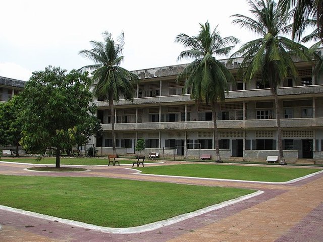 800px-Tuol_Sleng.jpg