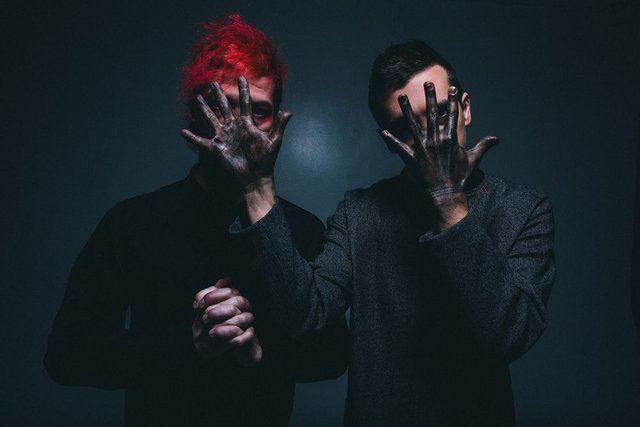 Twenty-One-Pilots-twenty-one-pilots-39730163-1000-667.jpg