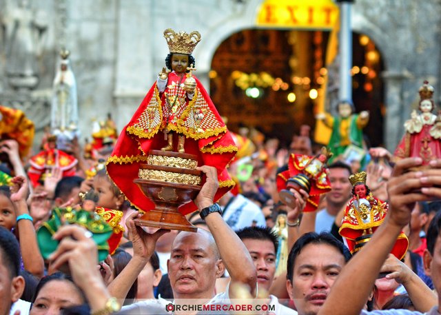 sinulog-2013-sto-nino-cebu-philippines-festival-queen-contingent-sidelights-fluvial-procession-higante-archie-mercader-achilez-achilez-26.jpg