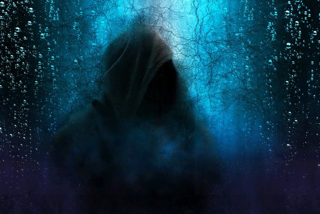 hooded-man-2580085_1920.jpg