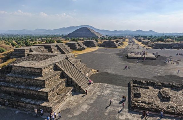 Piramid Teotihuacan di Meksiko..jpg