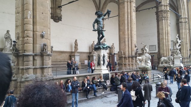 20161122_144442 Florence Florenz, Piazza della Signoria, Loggia dei Lanzi.jpg