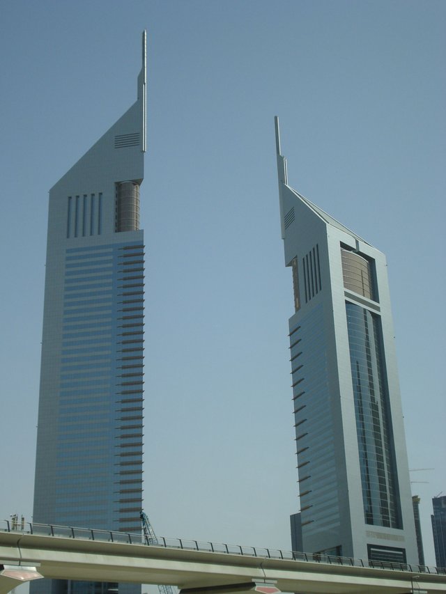 Dubai - Emirates Towers2.JPG