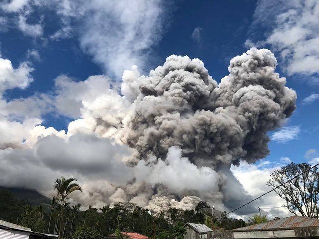 gunung-sinabung-kembali-meletus----humas-bnpb-1.jpg