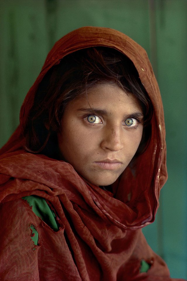 steve-mccurry-femme-yeux-vert.jpg