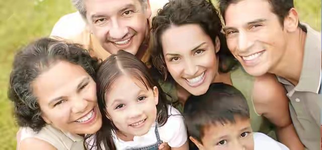 Hispanic_family.jpg
