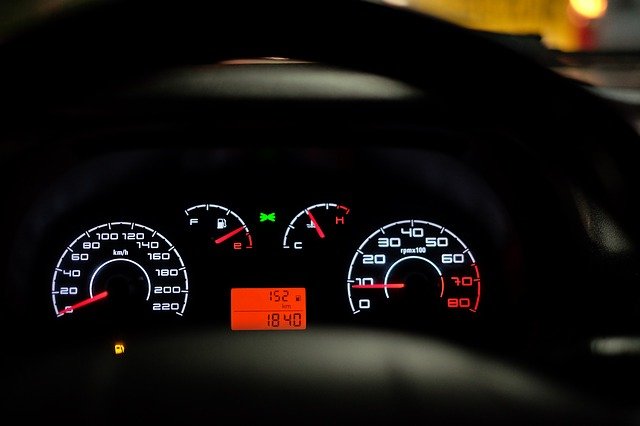 car-dashboard-2667434_640.jpg