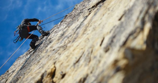 Climber-rock-wall-760x400.jpg