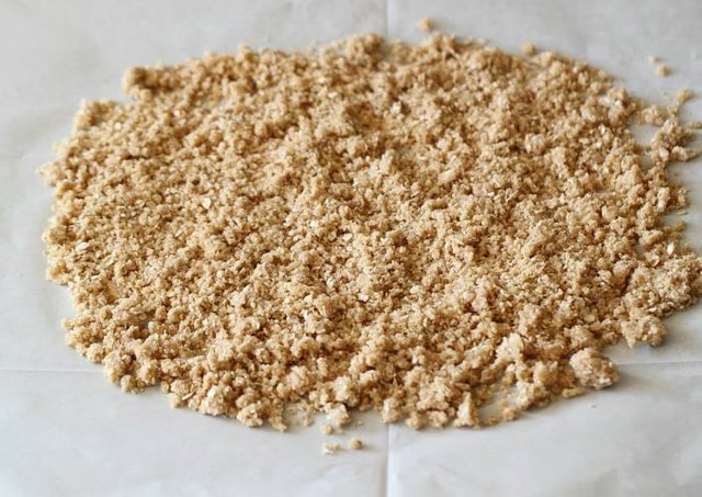 Crumble-aux-pommes-crème-fouettée-et-caramel2.jpg