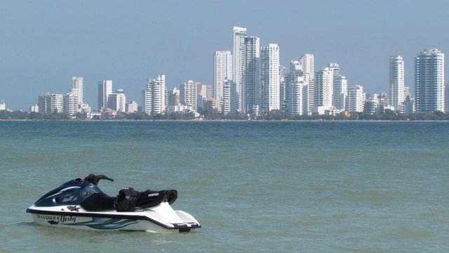 Foto tomada desde la Isla de Tierra Bomba.jpg