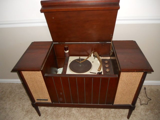 RCA record player.jpg