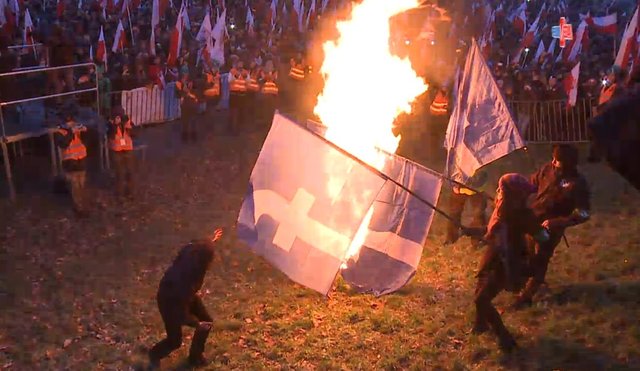 burning-facebook-flag-582627629914f.jpg