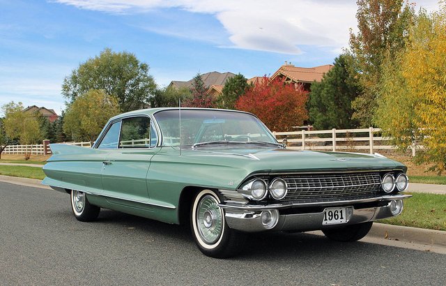 1961_Cadillac_Coupe_Deville_(09).jpg