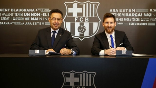 lionel-messi-bartomeu-contract_1sy6z2xmmxdxn1idpyt2e0rj31.jpg