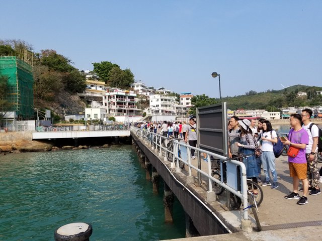 Yung Shue Wan Pier.jpg