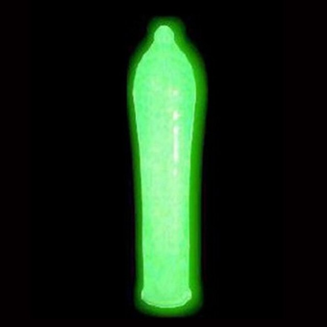 Zerosky-Fluorescence-Condoms-Special-Condoms-Noctilucent-3-Glow-In-The-Dark-Condoms-4-Ultra-thin-Condoms.jpg