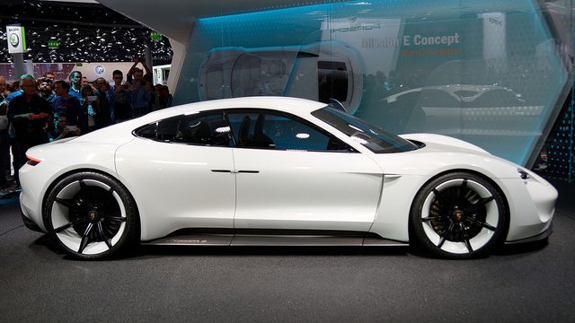 Porsche_Mission_E_-_IAA_2015_-_10_-_side_cropped.jpg