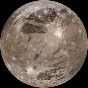 Moon_Ganymede_by_NOAA_-_cropped.jpg
