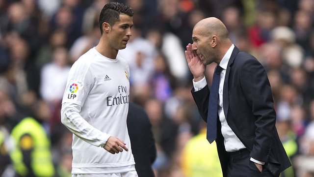 ronaldo-zidane-real-madrid_3415304.jpg