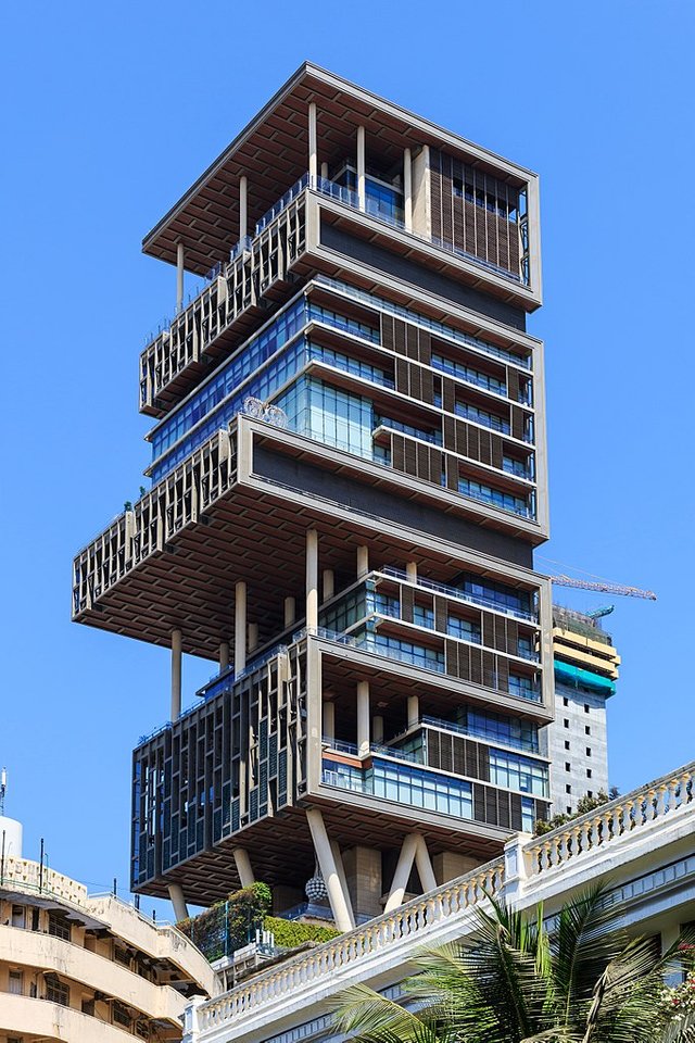 682px-Mumbai_03-2016_19_Antilia_Tower.jpg