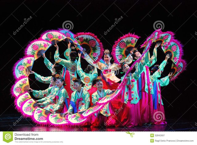 female-performer-traditional-korean-dance-performance-busan-taken-cak-durasim-surabaya-culture-stage-theatre-surabaya-east-32842697.jpg