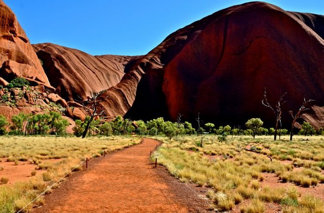 uluru 2.jpg