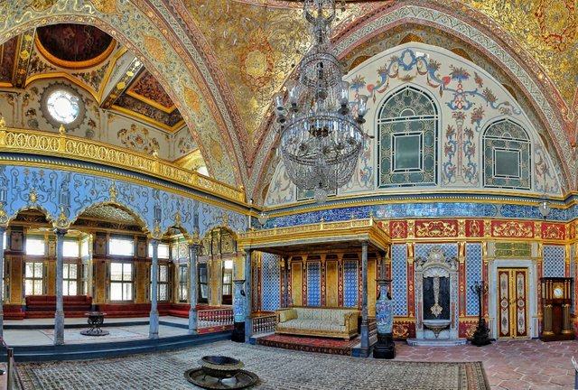 Topkapi-Palace-Harem-Imperial-Hall-13.jpg