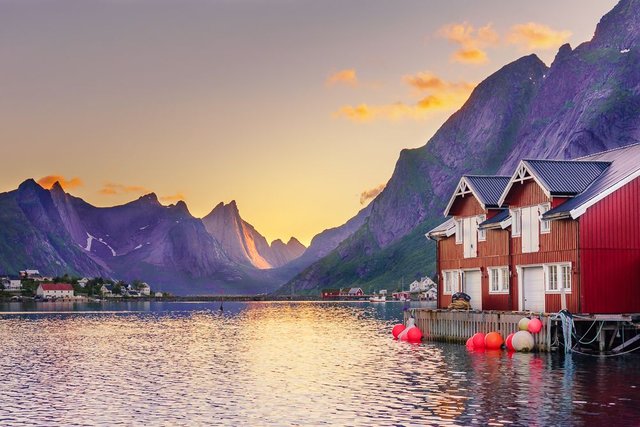 White night in Reine_DSC6183-HDR_1000px.jpg