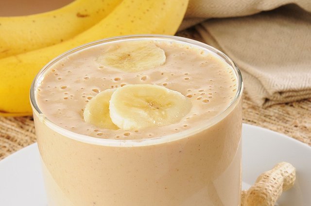 Peanut-Butter-and-Banana-Smoothie-1-750x498.jpg