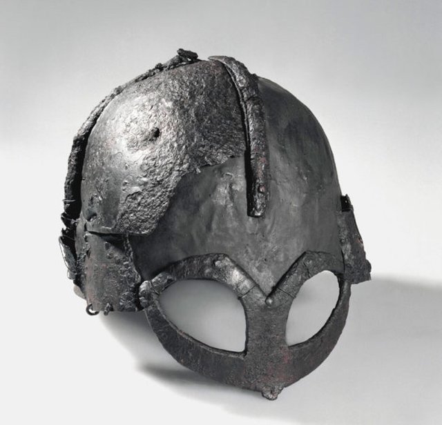 complete-viking-helmet-650x626.jpg