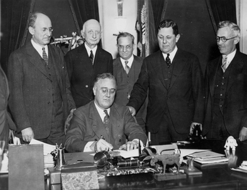RagingGoldenBull.com_Federal-Reserve-Act-signing-in-1913.png