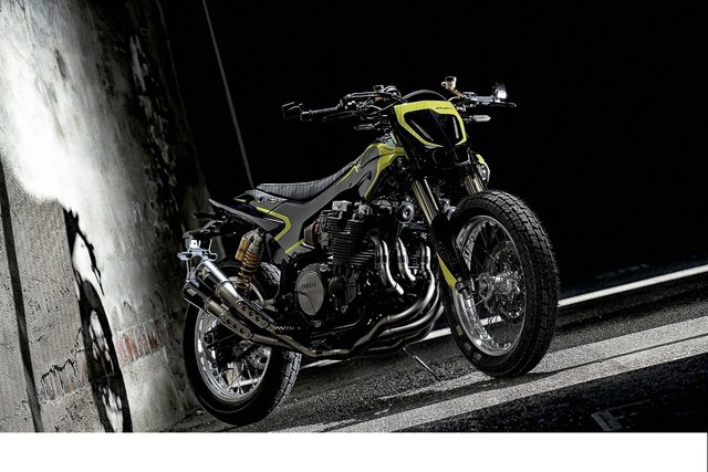 Custom-Yamaha-XJR1300-flat-tracker-Valentino-Rossi-VR46_1.jpg