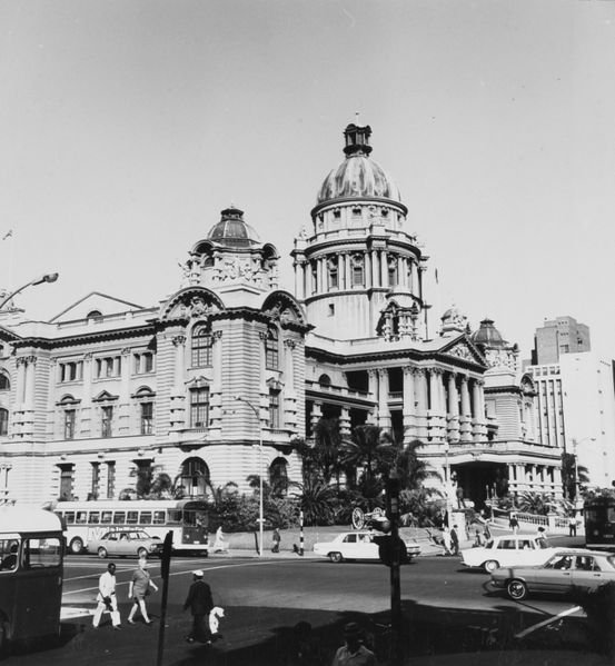 553px-COLLECTIE_TROPENMUSEUM_De_City_Hall_in_Durban_TMnr_20014807.jpg