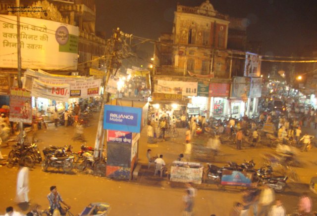 A-night-in-Aminabad-Market-Lucknow.jpg