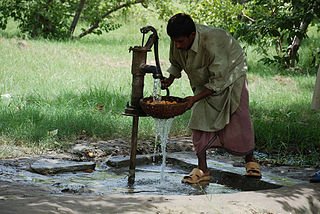 320px-Pakistan_Pump_water_system_at_my_farm_lands.jpg
