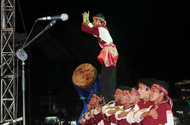 tarian likok pulo.jpg