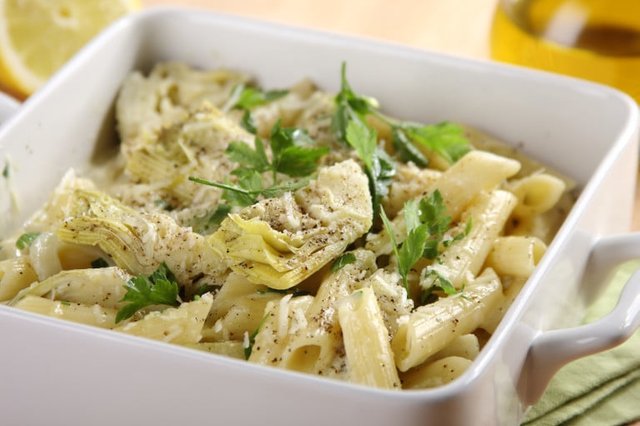 makaron-penne-w-kremowym-sosie-z-karczochami.jpg