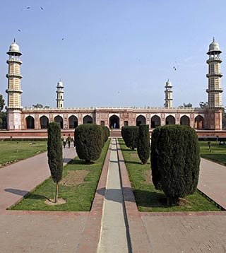 tomb-of-jahangir.jpg