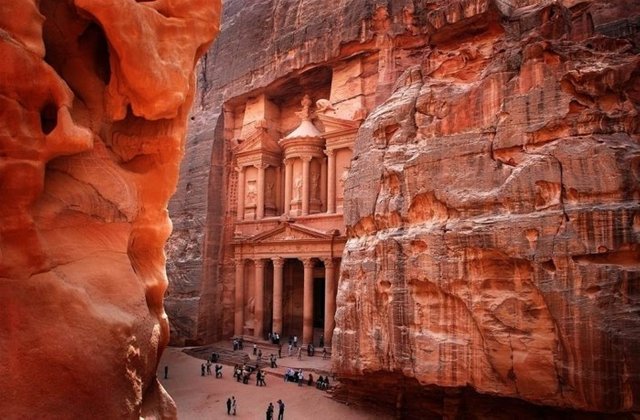 Petra-Iordania-700x459.jpg