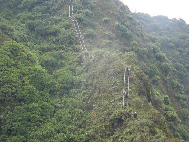 Hiking-Mount-Sabinyo-Climbing-Volcano-Mgahinga-National-Park-1.jpg