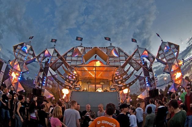 tomorrowland2007.jpg