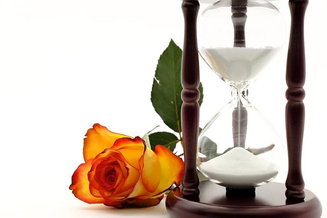 hourglass-3197626__480.jpg