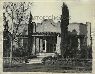 1934-press-photo-house-where-john-dillinger-gang-captured-in-tucson-arizona-c80af366fcae930141e9186c6be580e1.jpg