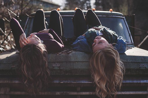 girls-1209321__340.jpg
